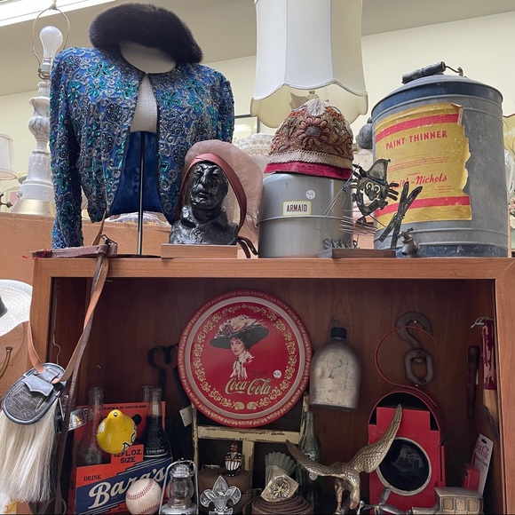 5lb Surprise Vintage GLAMOUR Box - Bday?! - Picture 14 of 15